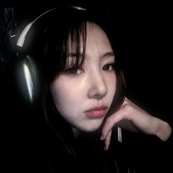 Yoohyeon galerijafbeelding