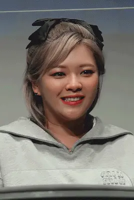 Jeongyeon gif