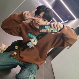 Kim Junkyu gallery image