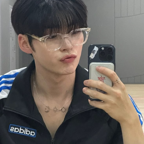 Sung Hanbin galerijafbeelding