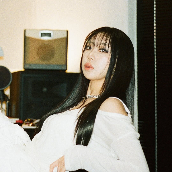 Lee Young-ji  gallery image