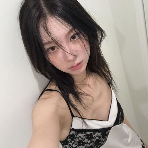 YiYeon gallery image