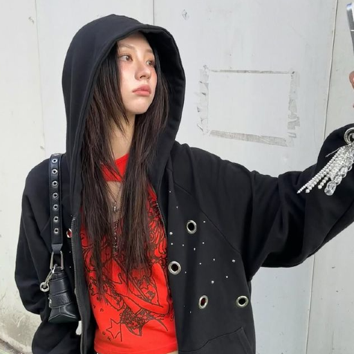 YiYeon gallery image
