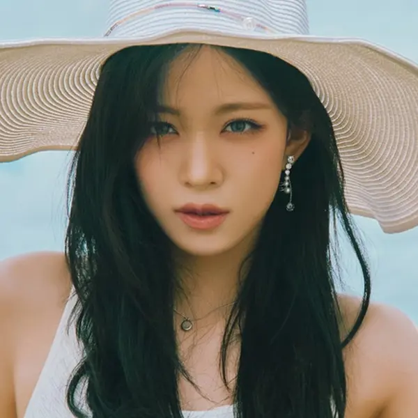 Chaeyoung gallery image