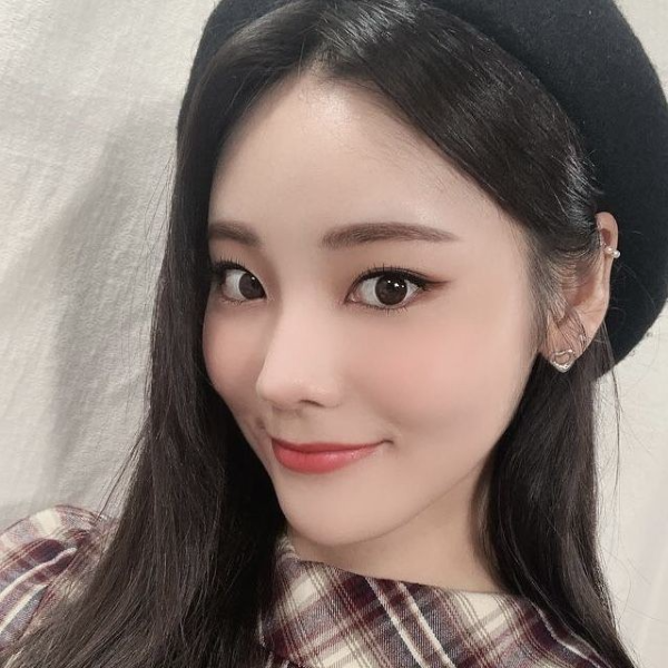 Jinsoul gallery image