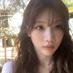 Kim Lip gallery image