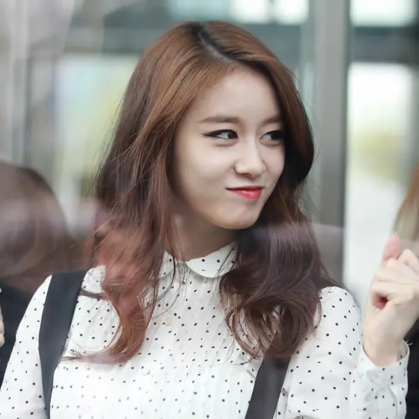 Jiyeon gallery image