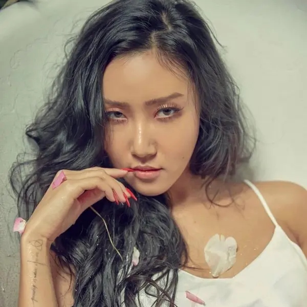Hwasa gallery image