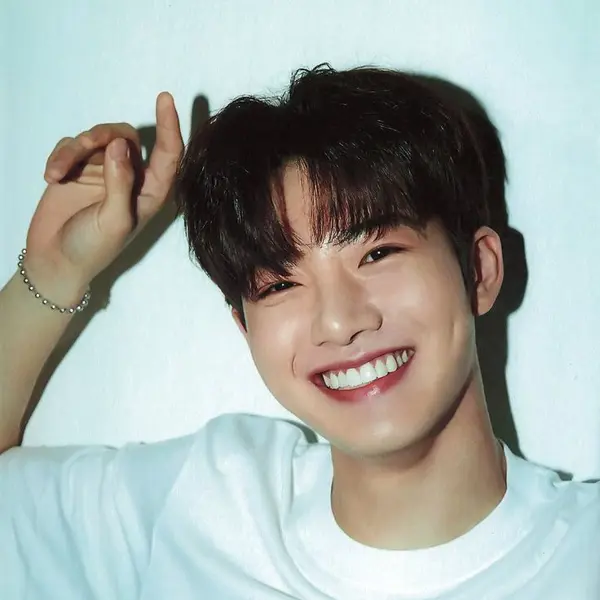 Kim Junkyu gallery image