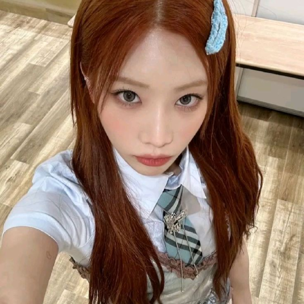 Kim Lip gallery image