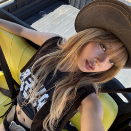 Lalisa gallery image