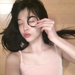 Sulli gallery image