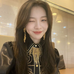 YiYeon gallery image