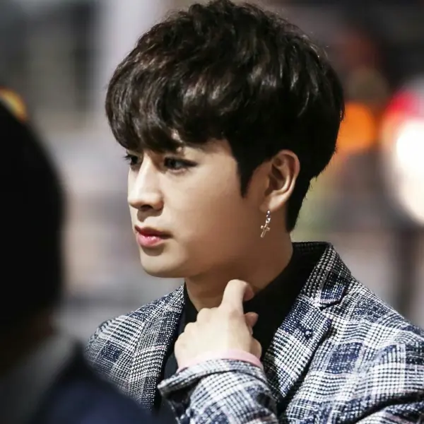 Imagen de la galería de Song Yunhyeong