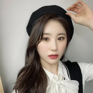 Chaeyeon photo