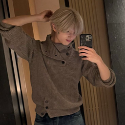 Jisung gallery image