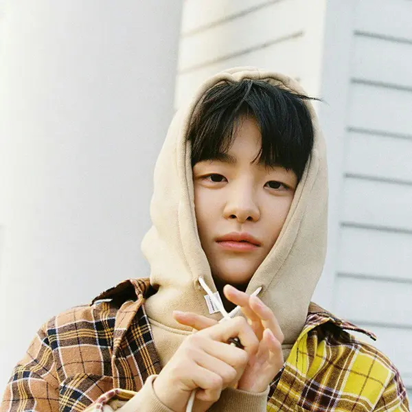 Park Jihoon gallery image