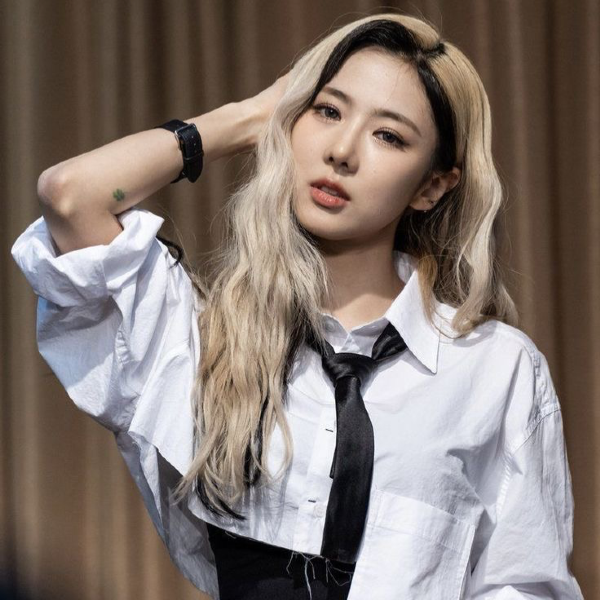 Yoohyeon galerijafbeelding