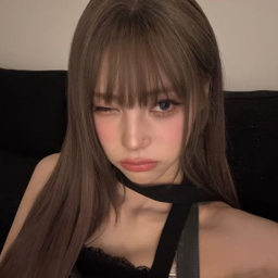 Jinsoul gallery image