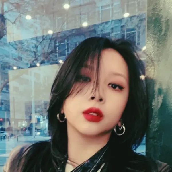 Jeon Jiwoo gallery image