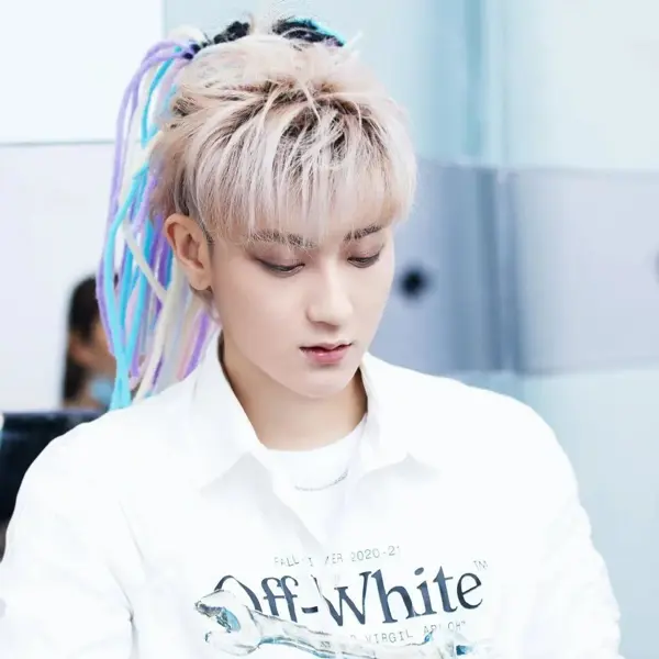 Huang Zitao gallery image