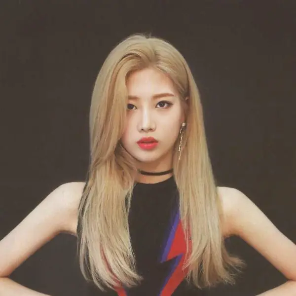 Kim Lip gallery image