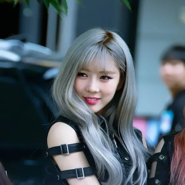 Yoohyeon gallery image