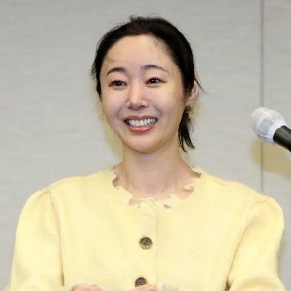 Min Hee Jin gallery image