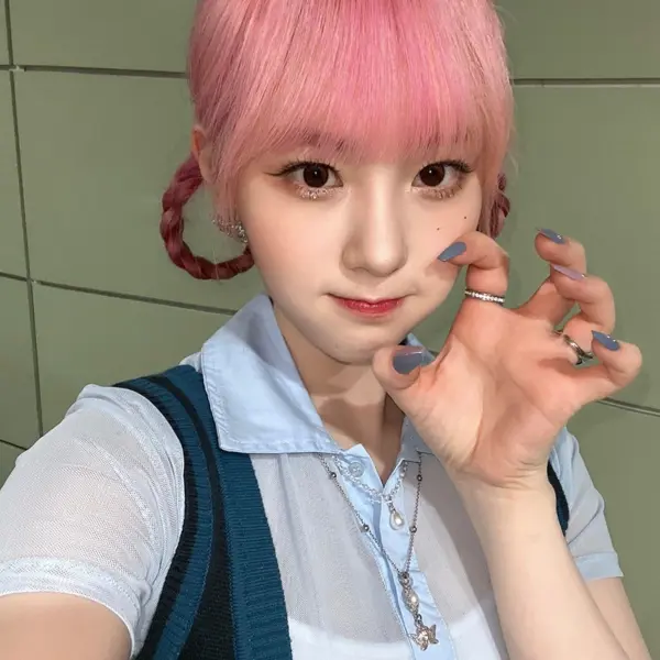 Chaehyun gallery image