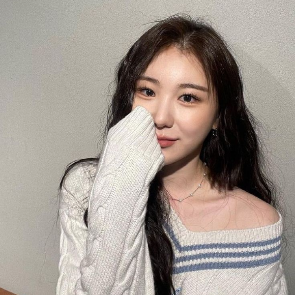 Chaeyeon gallery image