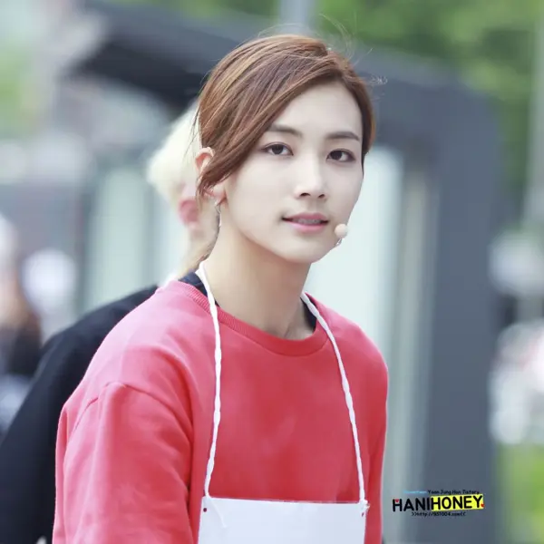 Jeonghan gallery image