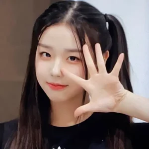 Kim ChaeYeon gallery image