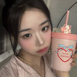 Kim ChaeYeon gallery image