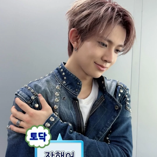 Heeseung gallery image