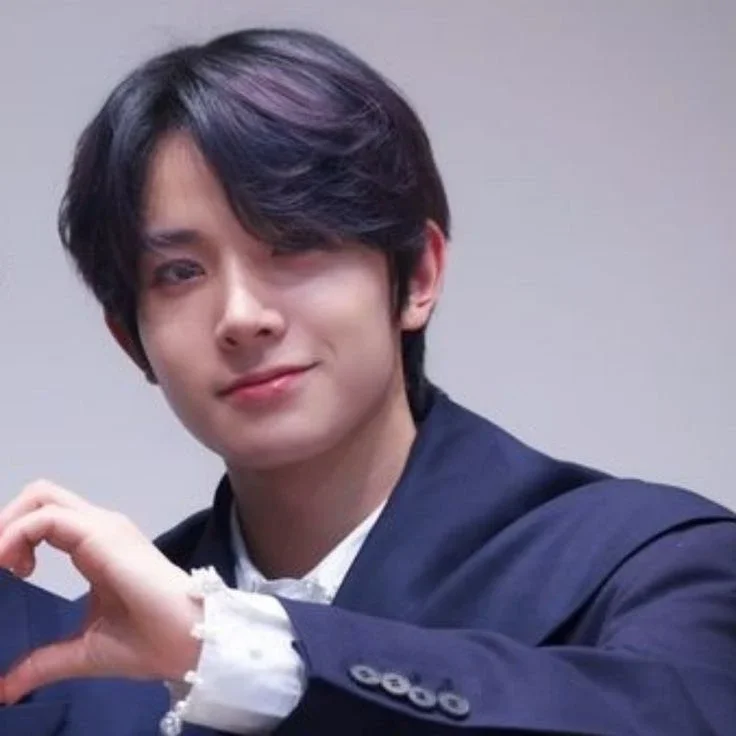Heeseung gallery image