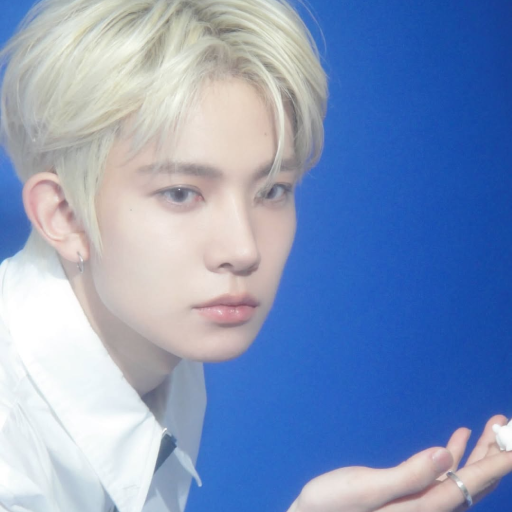 Heeseung gallery image