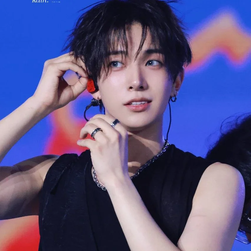 Heeseung gallery image