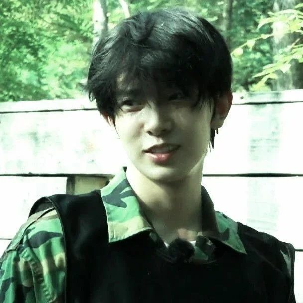 Heeseung gallery image