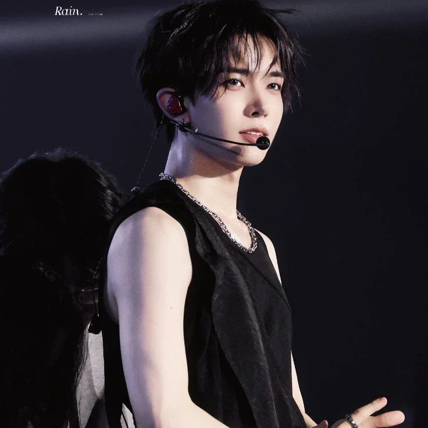 Heeseung gallery image