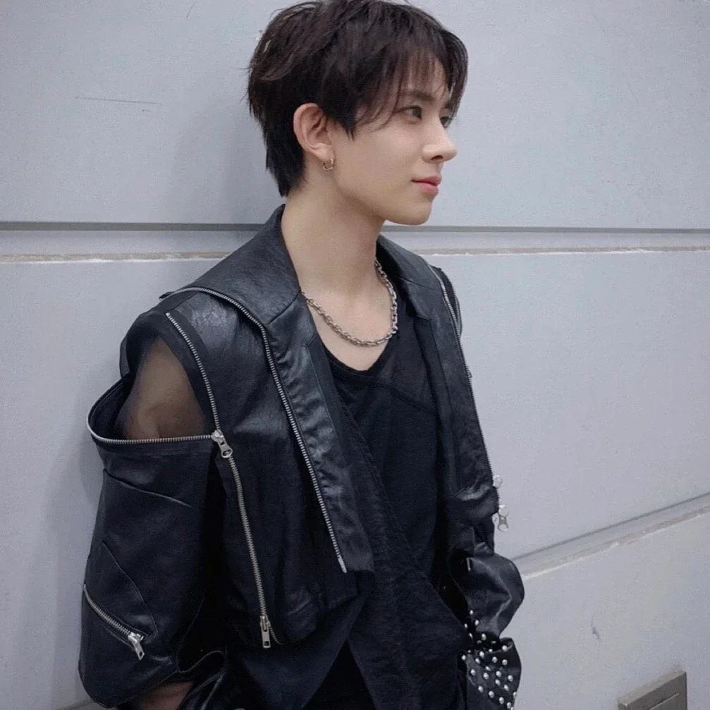 Heeseung gallery image