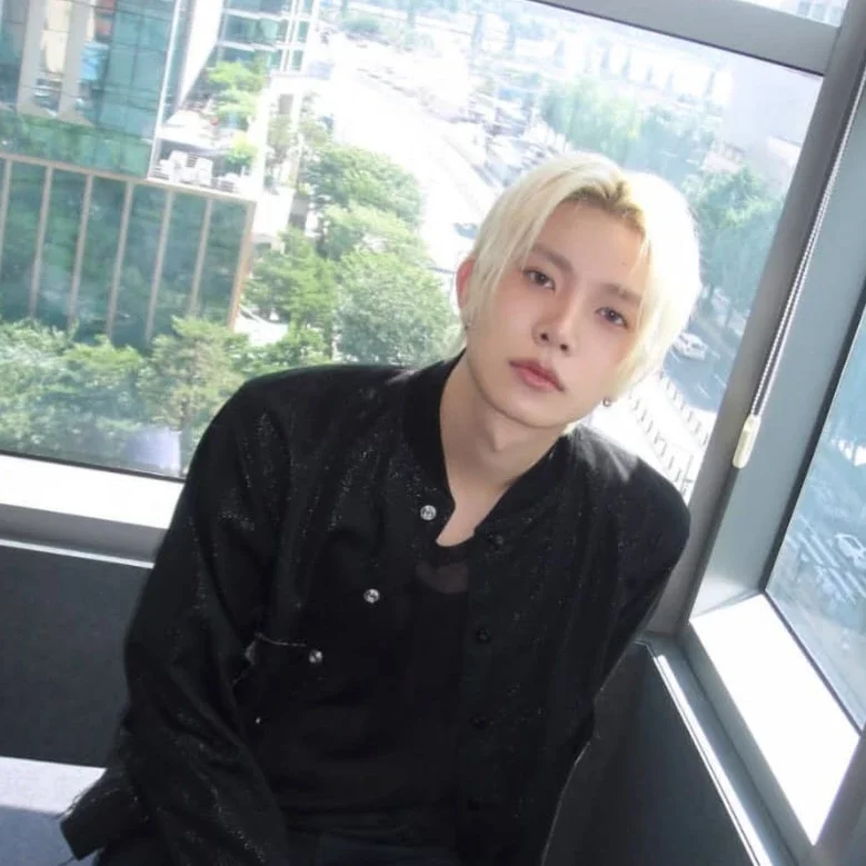 Heeseung gallery image