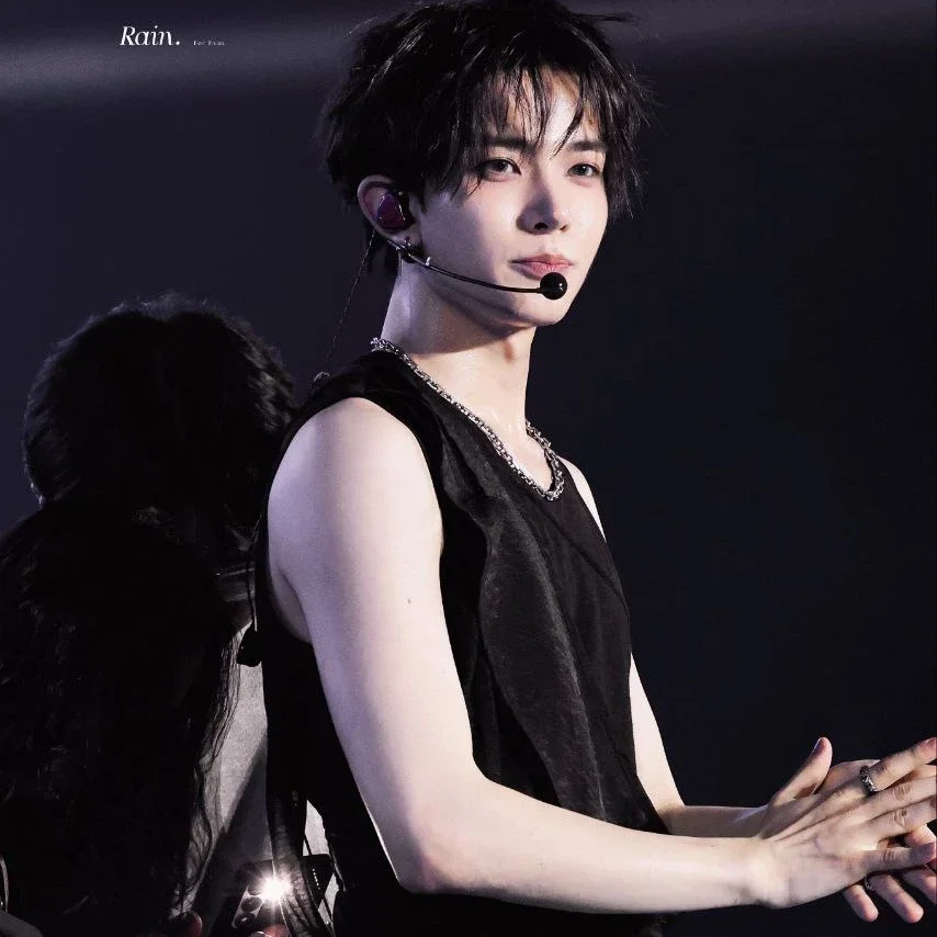 Heeseung gallery image