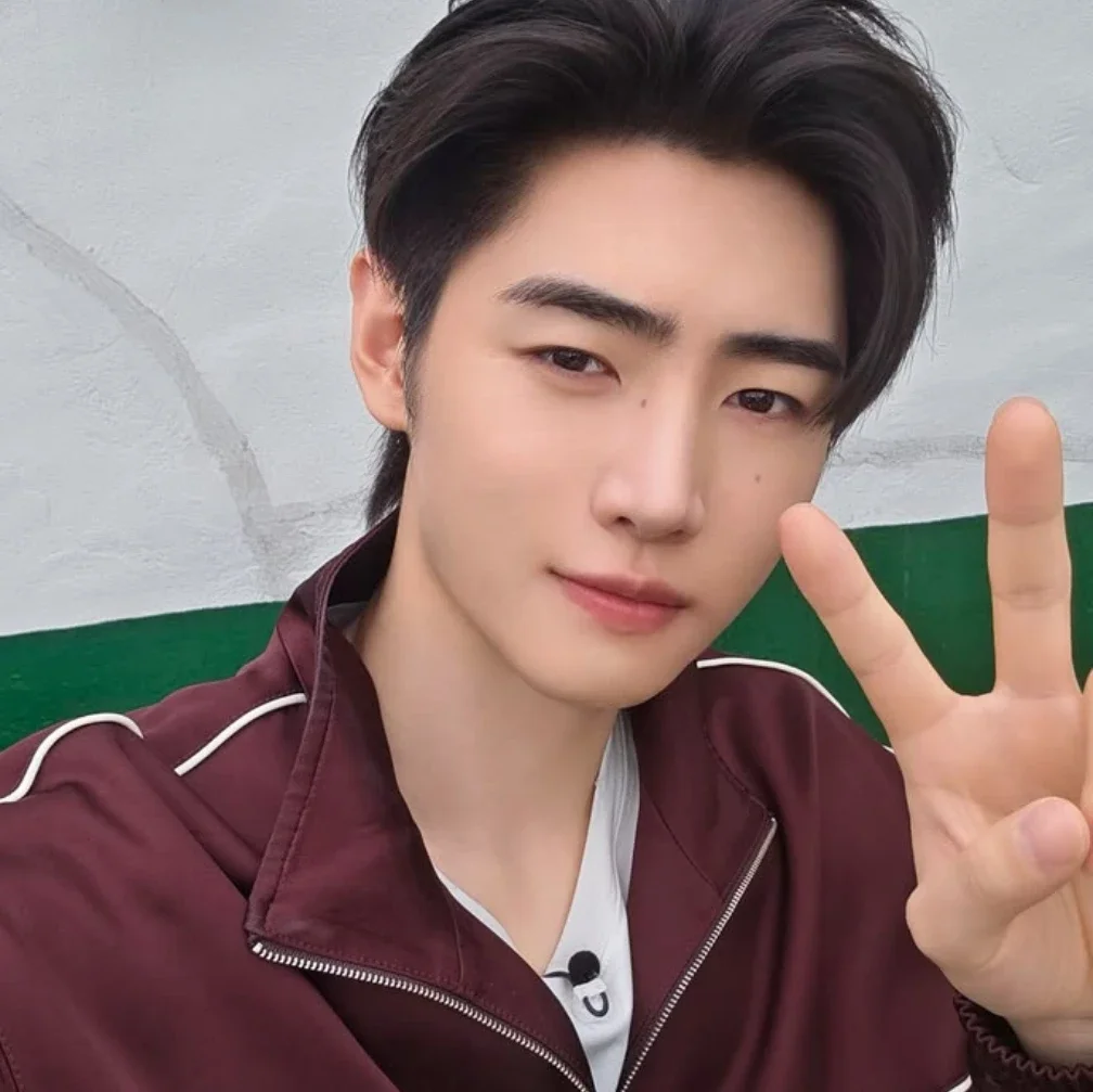 Sunghoon gallery image