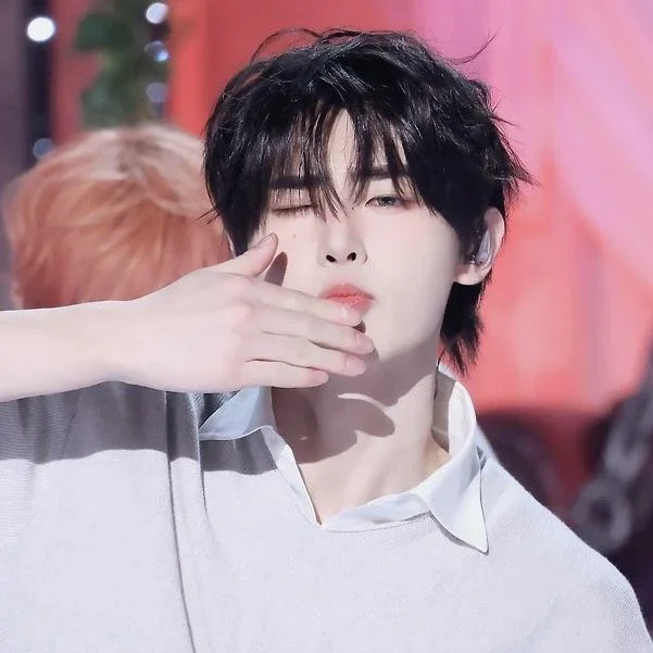 Sunghoon gallery image