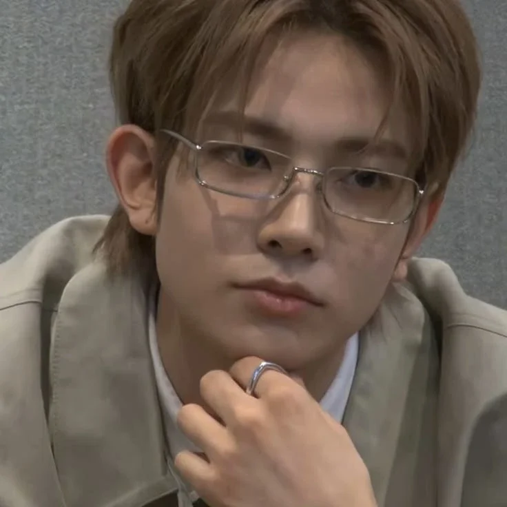 Heeseung gallery image