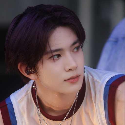 Heeseung gallery image