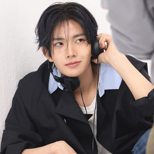Heeseung gallery image