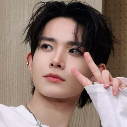 Heeseung gallery image