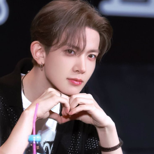 Heeseung gallery image