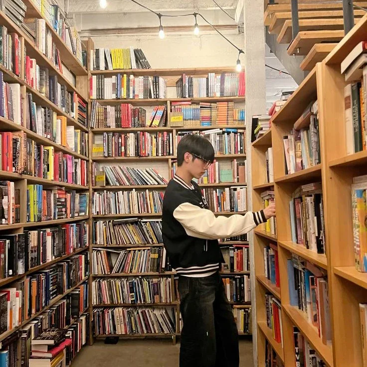 Lee Jeonghyeon gallery image